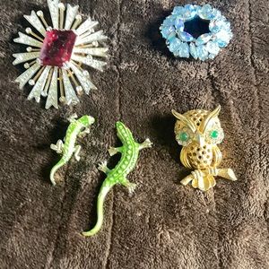 All different types of Pendants priced at 10.00 each or best offer,,,